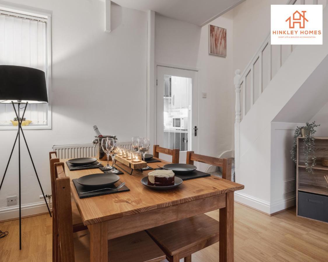 2 Bedroom House Liverpool- Large & Cosy- Sleeps 5 By Hinkley Homes Short Lets & Serviced Accommodation Екстериор снимка